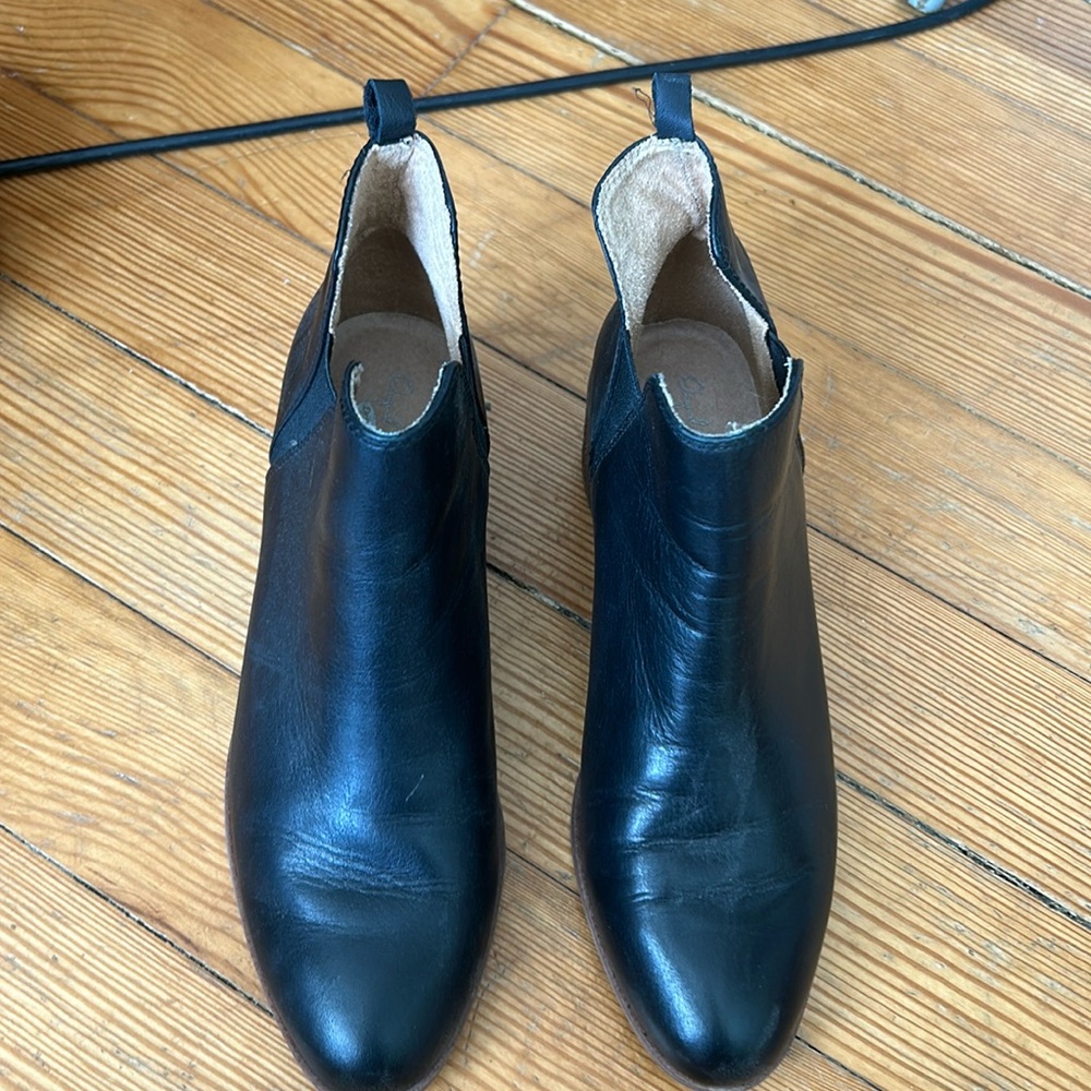 Women’s Black Leather Ankle Boots EUC